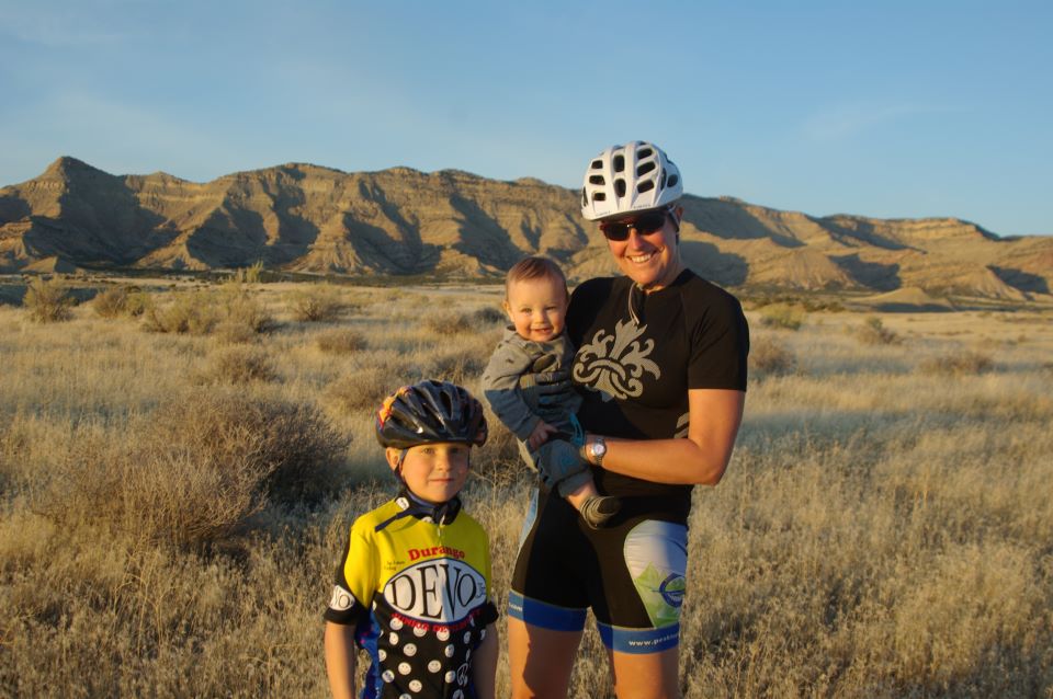 Jen with a much younger Kalden and Axel on the bike trail. (Credit Velomom.com)